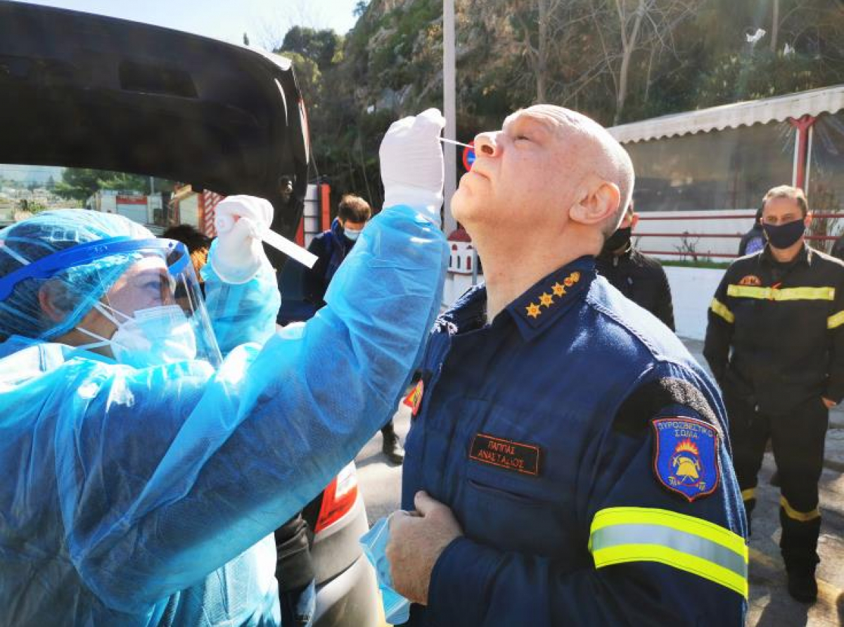 Ανακοινώθηκαν 27 νέοι θάνατοι και 1400 κρούσματα κορωνοϊού στην Ελλάδα